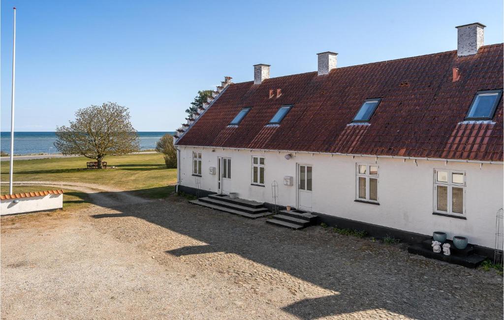 Amazing Apartment In Allingbro With 3 Bedrooms And Wifi