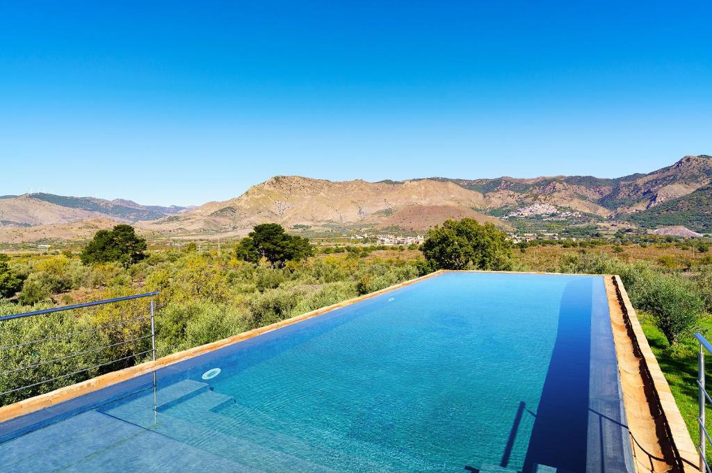 Etna Retreat photo 3