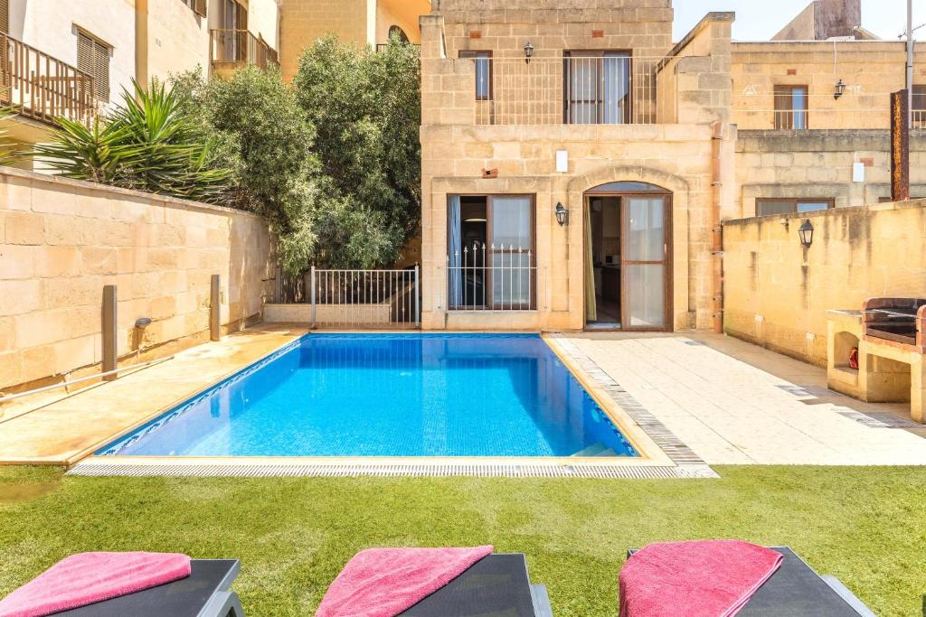 Ta Lucija 2 bedroom Villa with private pool photo 2