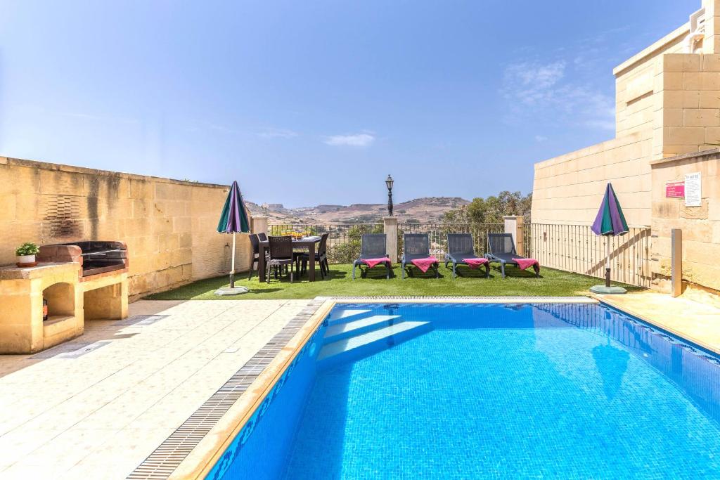 Ta Lucija 2 bedroom Villa with private pool photo 1