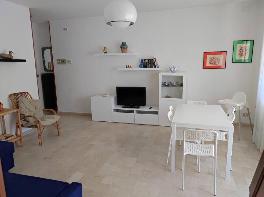 Quadrilocale nuovissimo con parcheggio privato /Four-room, super new, with parking photo 2