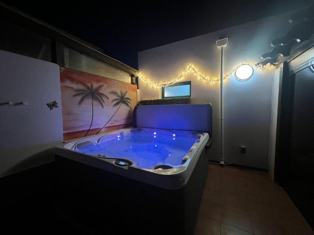 CASA ORILLA! Beautiful private holiday villa with hot tub photo 3