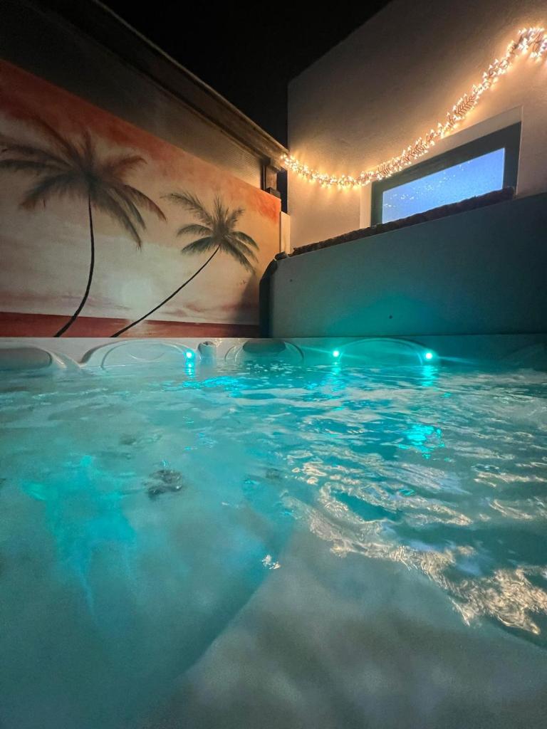 CASA ORILLA! Beautiful private holiday villa with hot tub photo 4