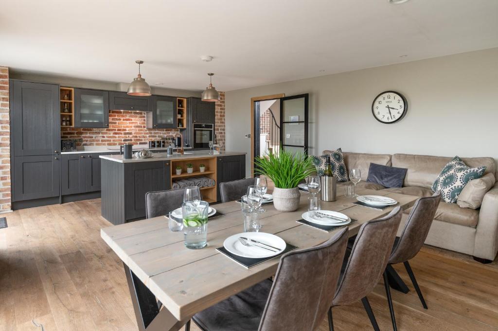 Designer Cotswold post house with external sauna Room Type - Three-Bedroom House