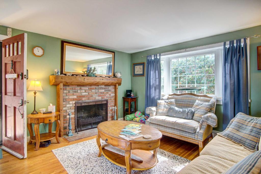Cape Cod Vacation Rental with Lakefront View photo 4