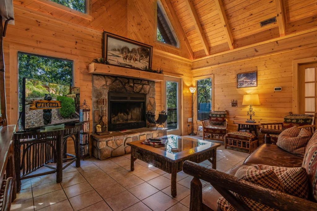Ole Hickory w/Firepit HotTub image