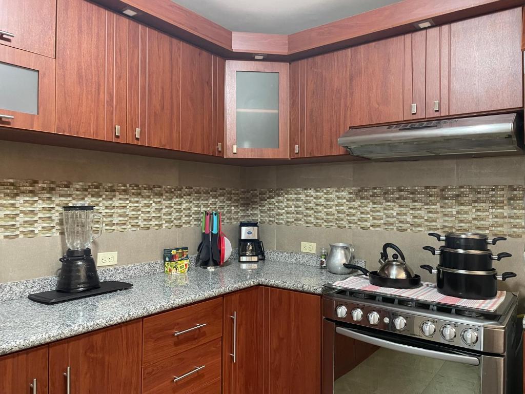Luxury Mansion Getaway - Casa Grande Vacacional 5 bedroom 5 bath photo 3