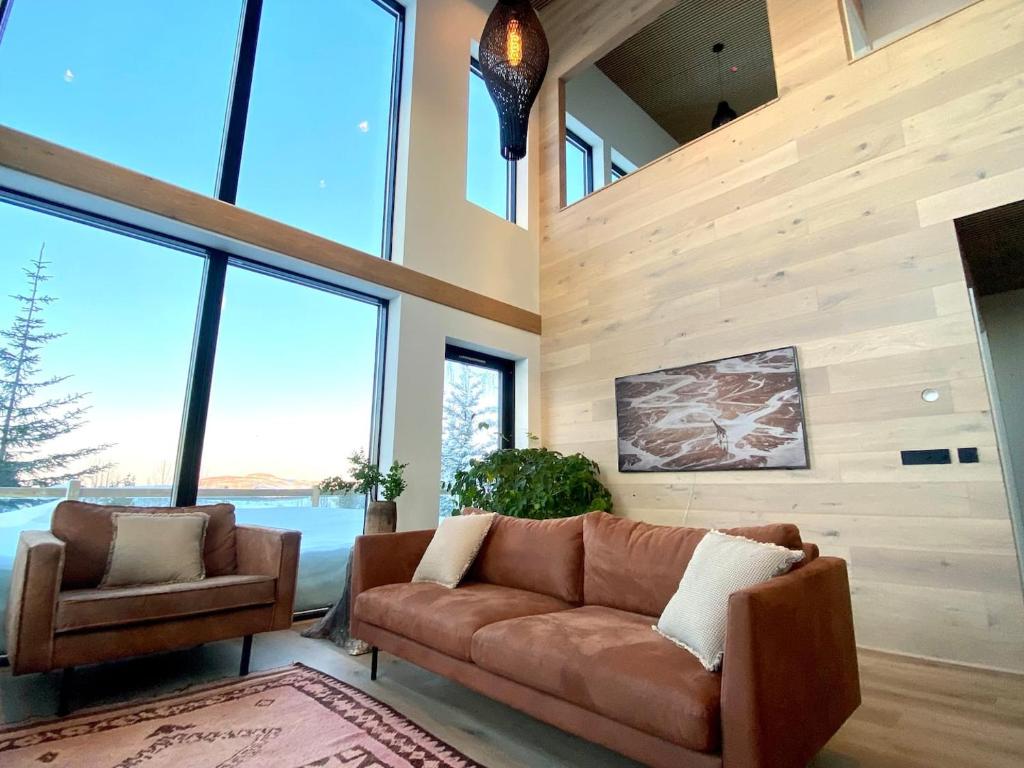 The Oak house - Designers private Northern lights geothermal Villa photo 3