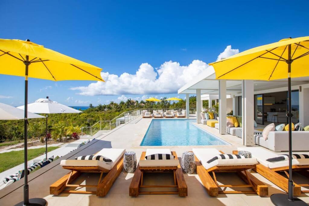 Villa Solis, 7 bedroom Midcentury villa with amazing views photo 2
