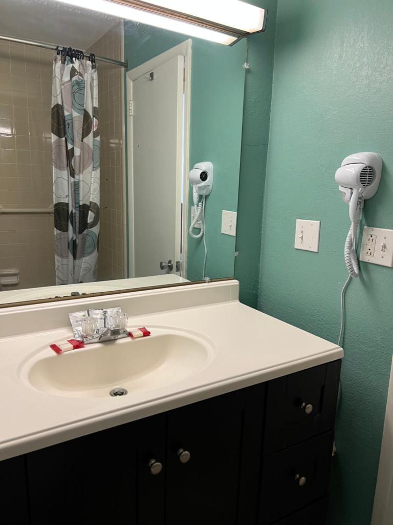 Ambassador Inn photo 2