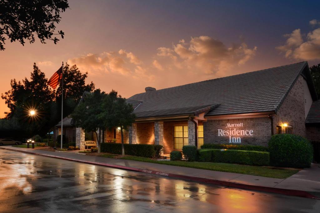 Residence Inn By Marriott Dallas Plano/Legacy image