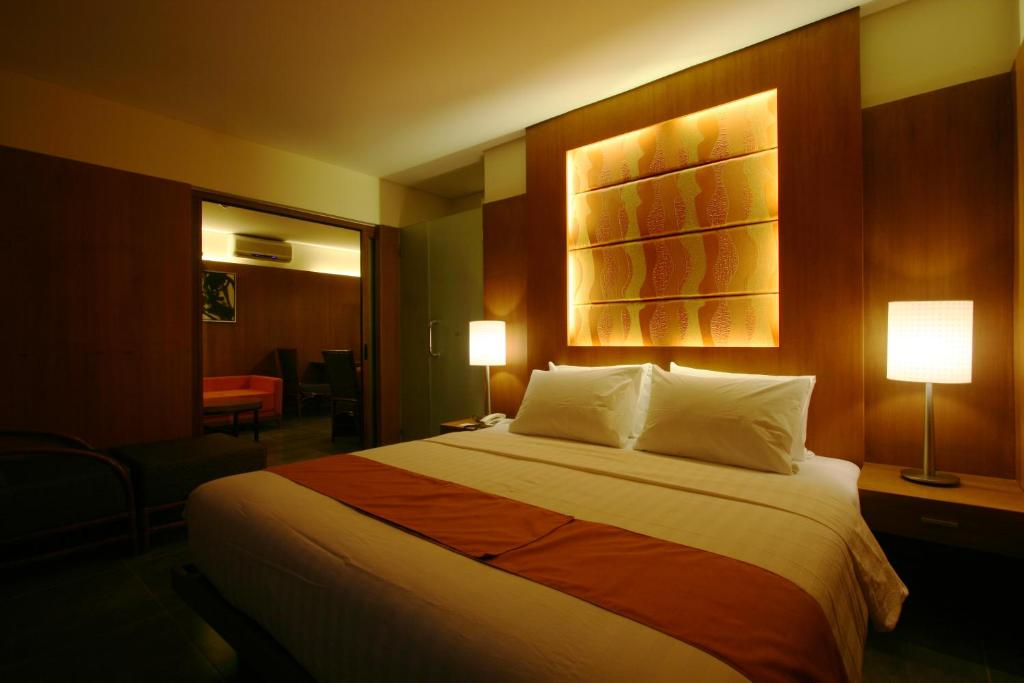 Сьюит (Полулюкс), Crown Regency Beach Resort