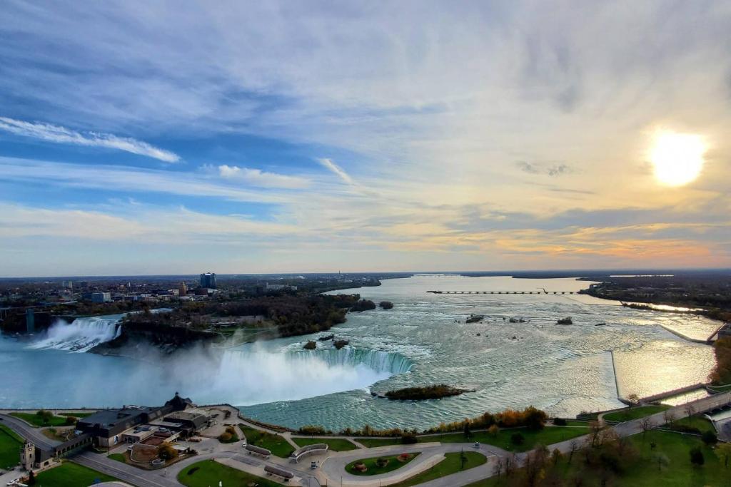 Niagara Falls Marriott Fallsview Hotel & Spa photo 2