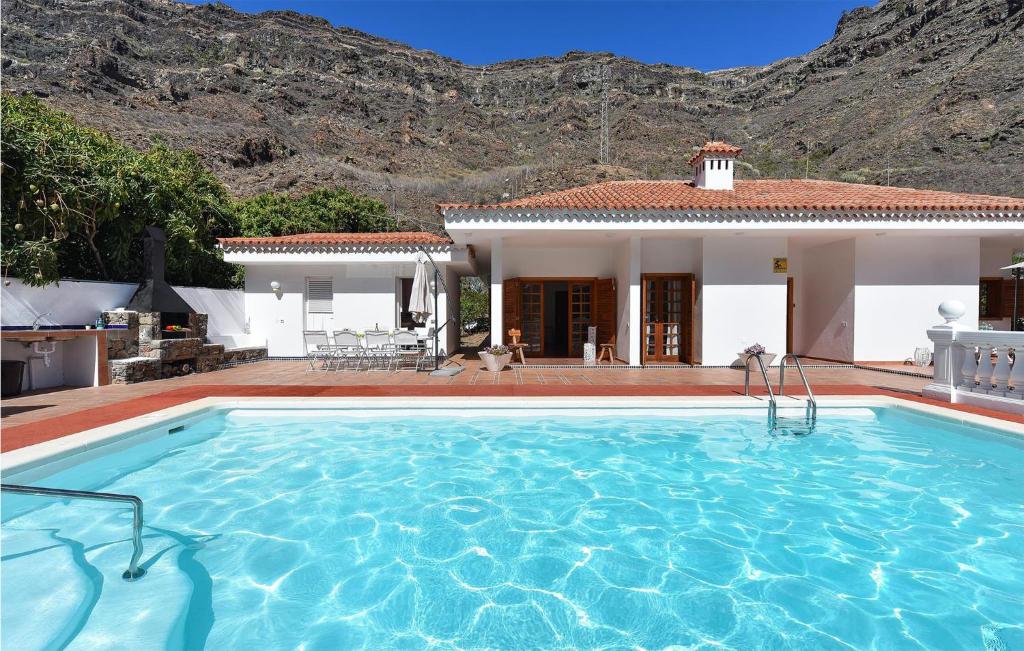 Nice Home In Cercado De Espino With Wifi, Swimming Pool And 4 Bedrooms