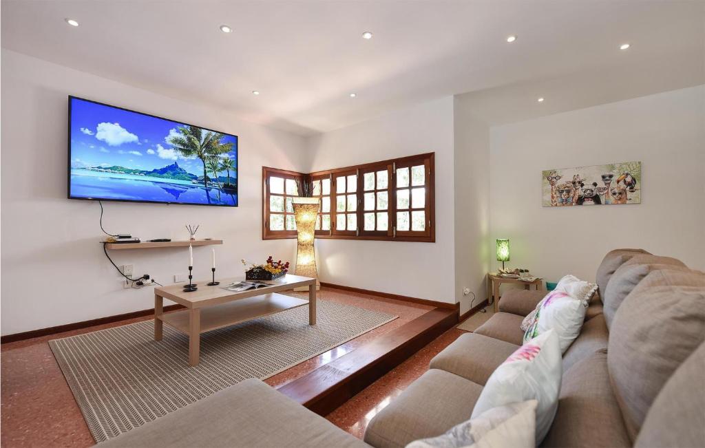 Nice Home In Cercado De Espino With Wifi, Swimming Pool And 4 Bedrooms photo 4