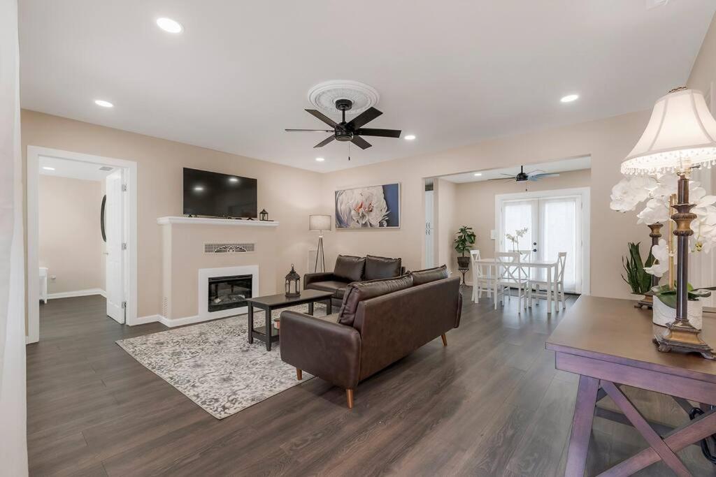Large Kitchen Near Shops Easy Highway Access image
