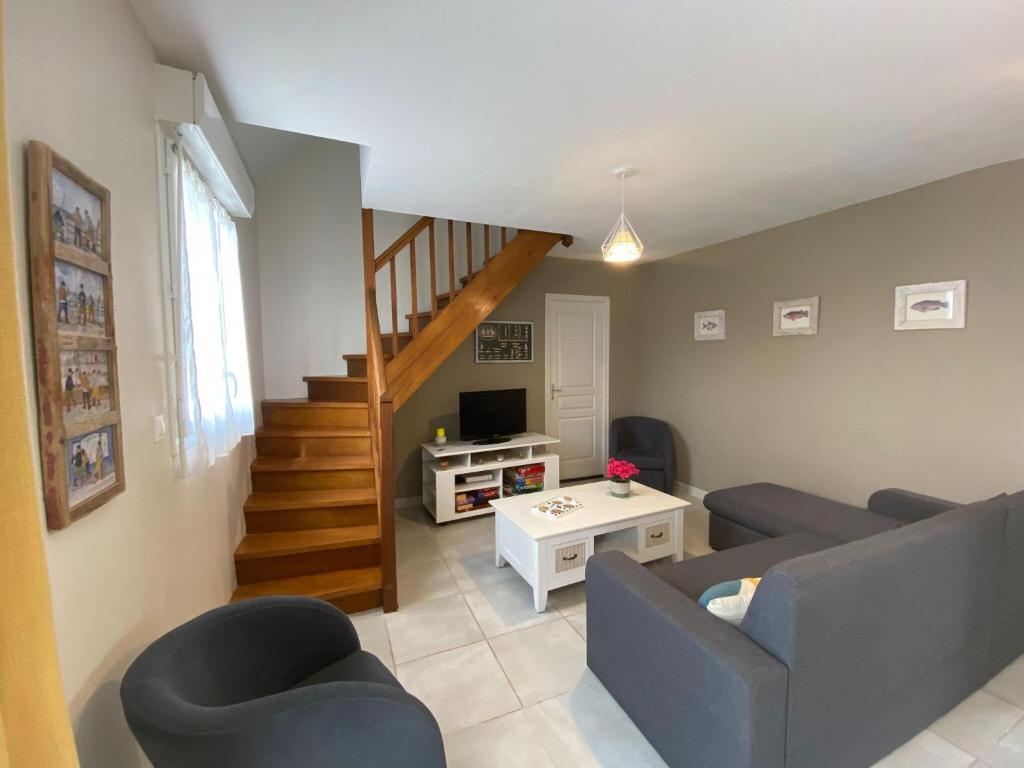 Charming cottage with garden 600 m from the beach photo 1