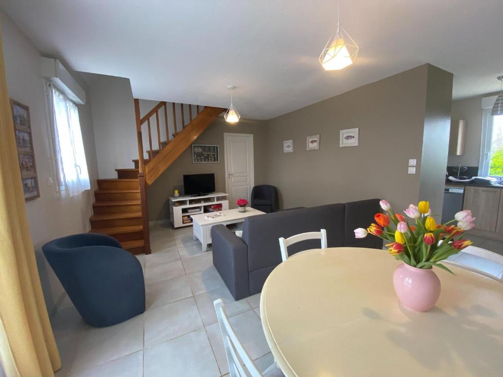 Charming cottage with garden 600 m from the beach photo 3