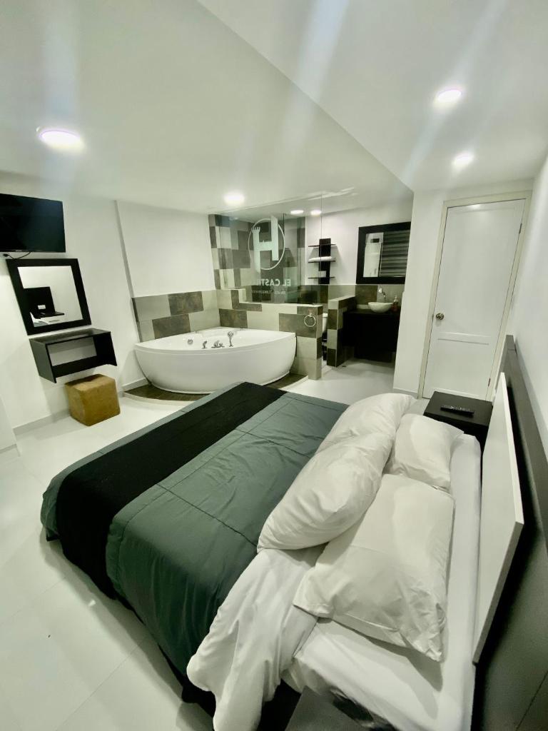 Cozy Suite near hotsprings waterfall of Baños Ecu photo 2