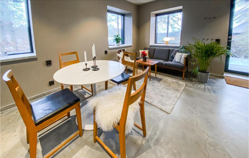 Awesome Home In Vallda With Wifi photo 2