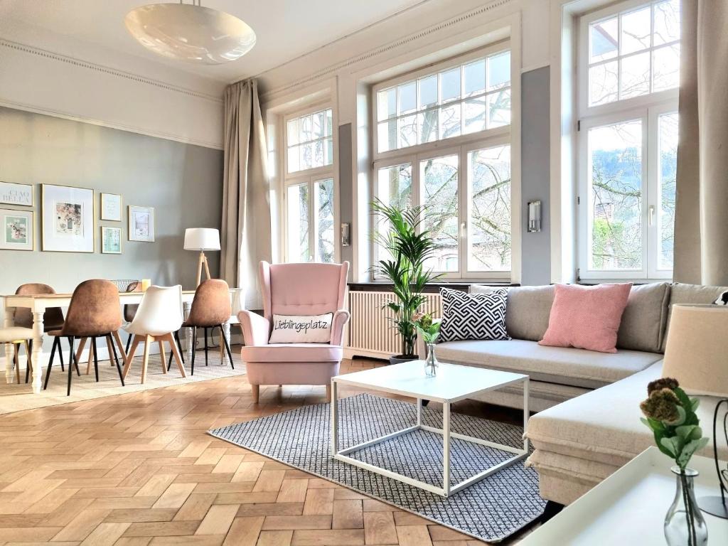 Charysma - Jugendstil trifft Moderne, Schlafzimmer mit TV & Netflix, Parkplatz