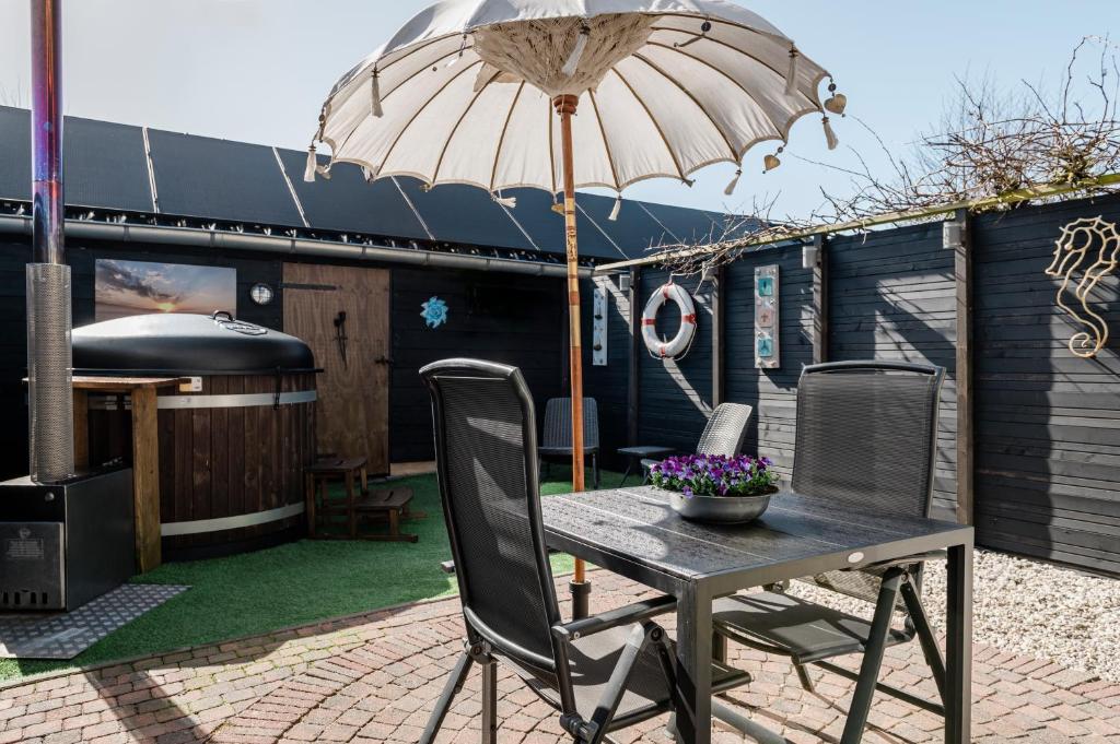 Strandhuis de Zeeparel met hottub