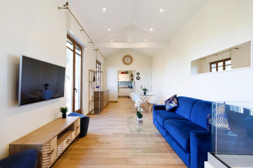 Villa d exception avec terrasse, jacuzzi, vue mer, parking, en plein cœur du village de Eze photo 4