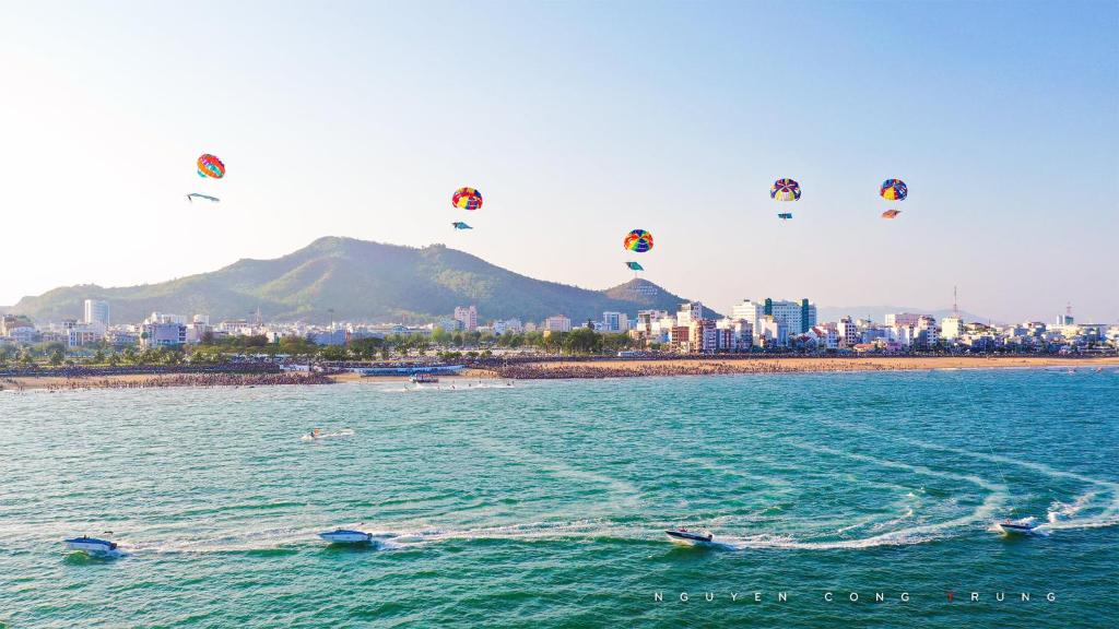 FLC Sea Tower Quy Nhon - Tran Beach