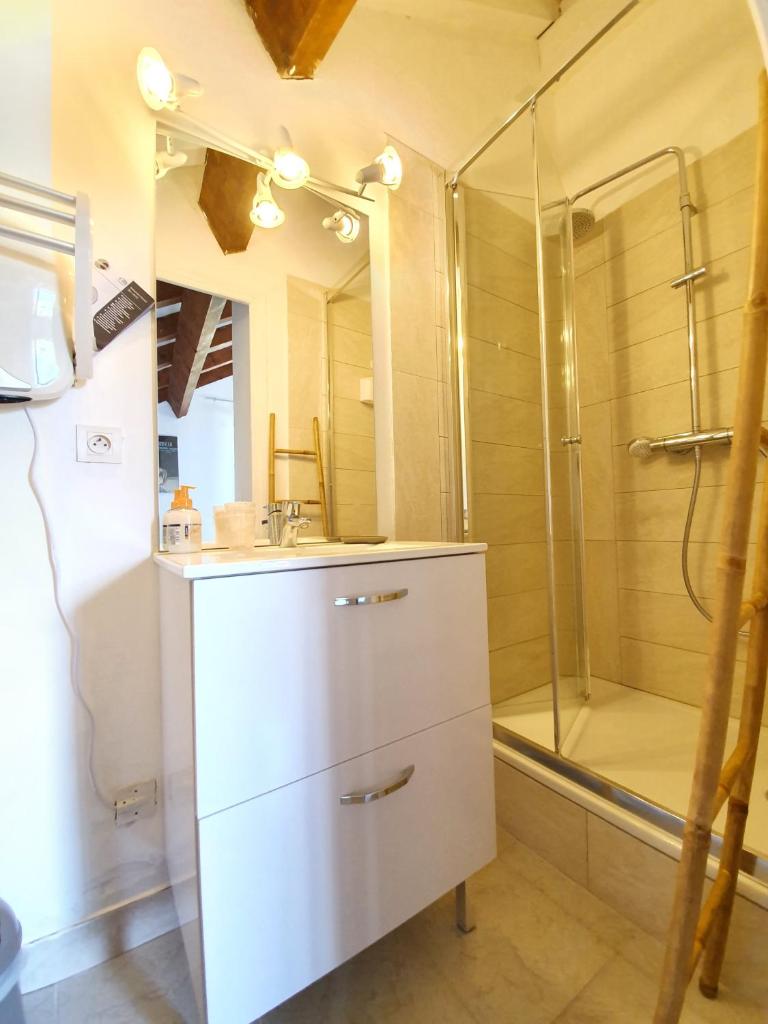Maison Kyprea: charmant appartement /duplex , spacieux, tout confort avec terrasse extérieure privée, parking privatif , vue pittoresque sur la citadelle de Corté et les montagnes. photo 2