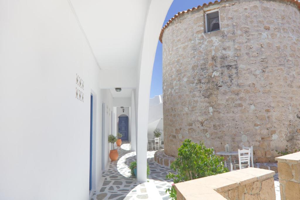 The Milos photo 4