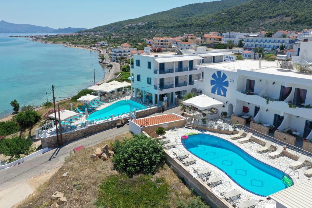 The Milos photo 3