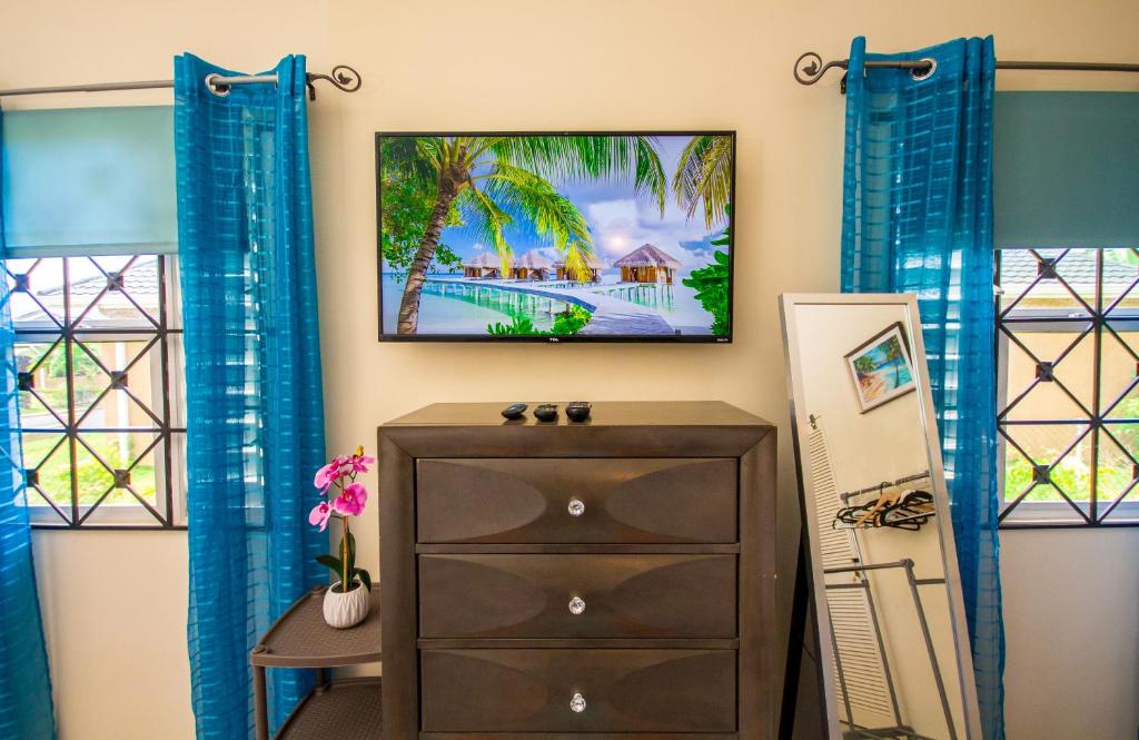 Ochi Rios Drax Hall 3 bed sleeps 7 Exquisitely fully furnished accommodations photo 3