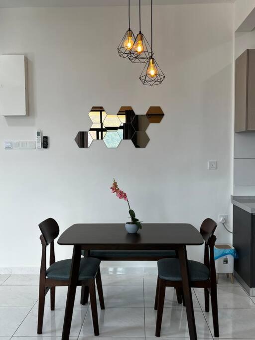 Sun Executive Suite Entire Unit @Bayan Lepas #5pax #Queensbay #SPICE #100Mbps photo 4