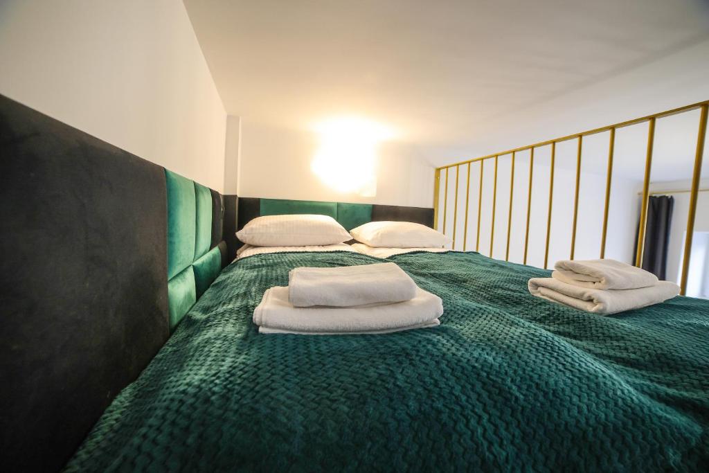 CracWoW Saint Sebastian Apartments - Tap to explore photos