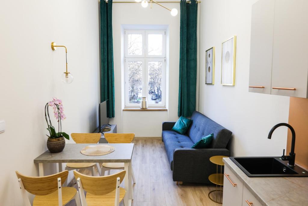 CracWoW Saint Sebastian Apartments - Tap to explore photos