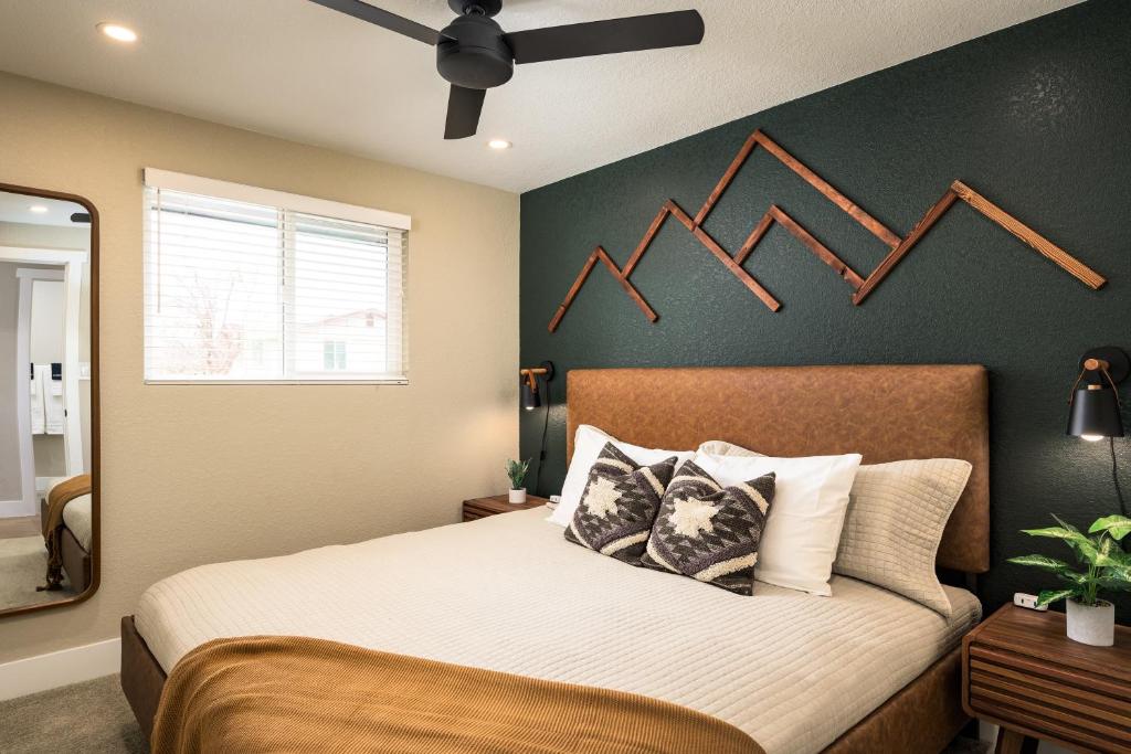 Red Rocks Haus - Brand New! photo 4