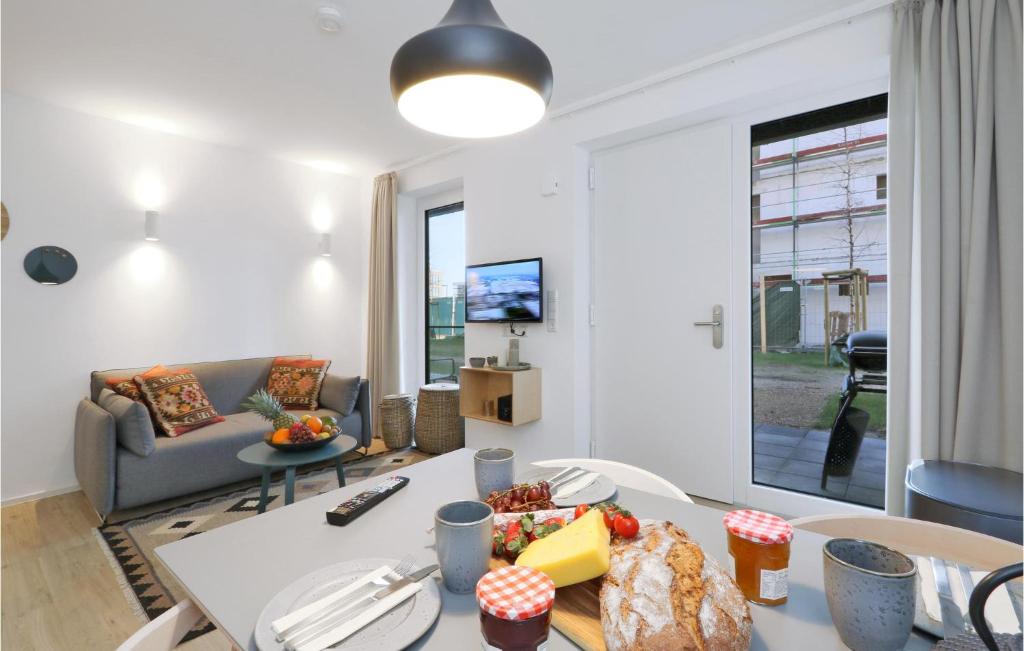 Amazing Apartment In Lembruch-dmmer See With 1 Bedrooms, Wifi And Indoor Swimming Pool