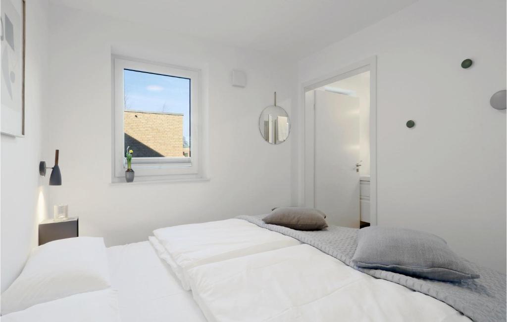 Amazing Apartment In Lembruch-dmmer See With 1 Bedrooms, Wifi And Indoor Swimming Pool photo 4