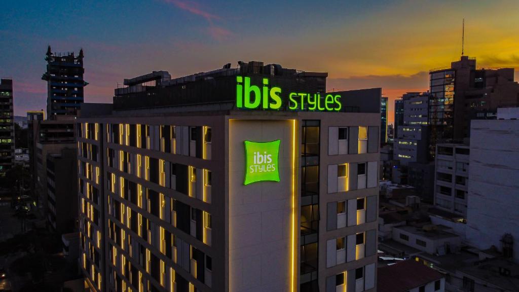 ibis styles Lima San Isidro photo 1