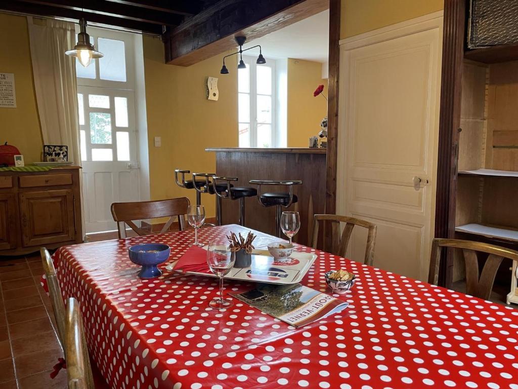Gîte Broût-Vernet, 4 pièces, 4 personnes - FR-1-489-35 photo 1