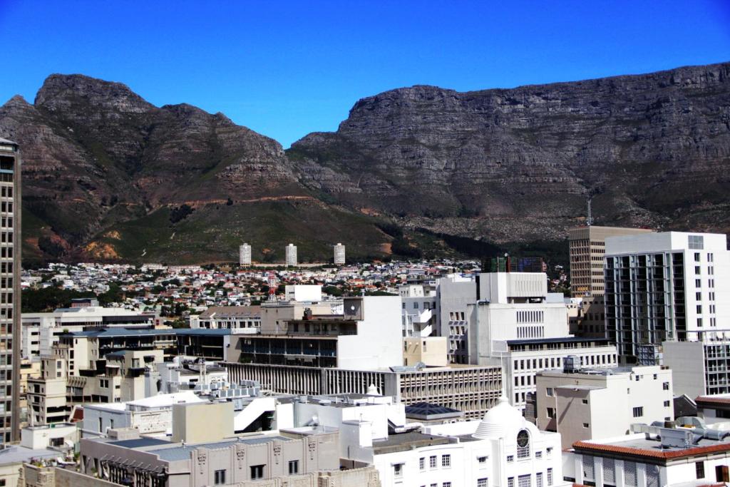 Apt 67 Long Street no loadshedding photo 1