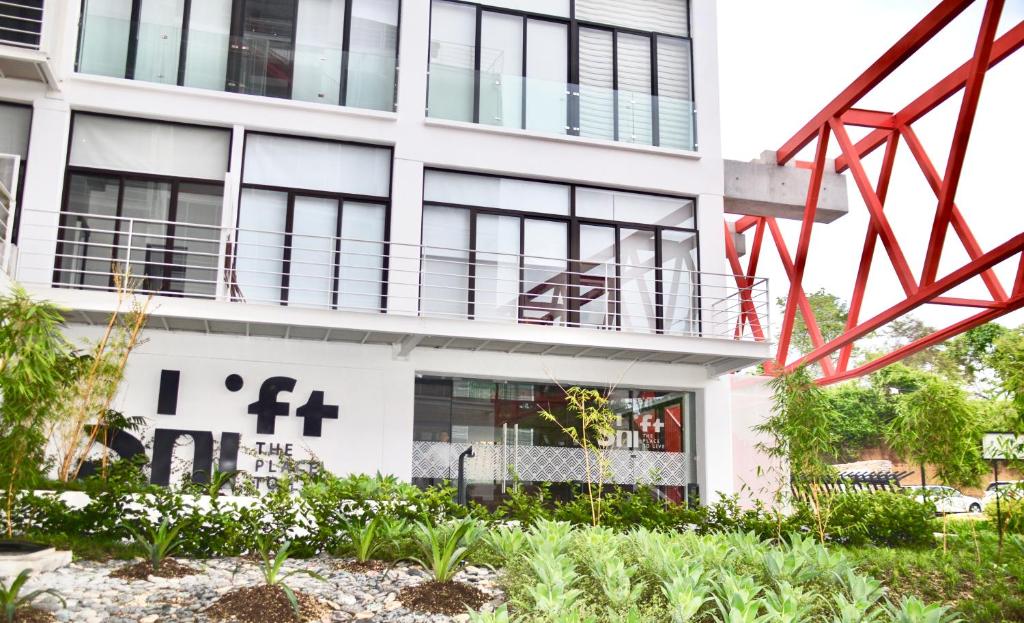 Cozy Stays Cayala Apartments near USA Embassy 601 photo 1