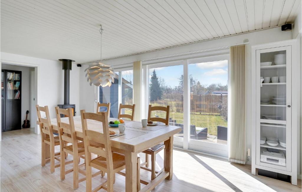 Awesome Home In Kalundborg With 3 Bedrooms And Wifi photo 3