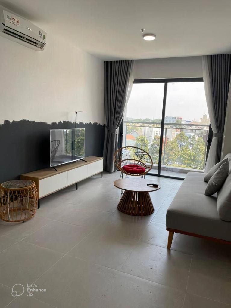 Hoa's lovely 2-bedroom condo with pool photo 4