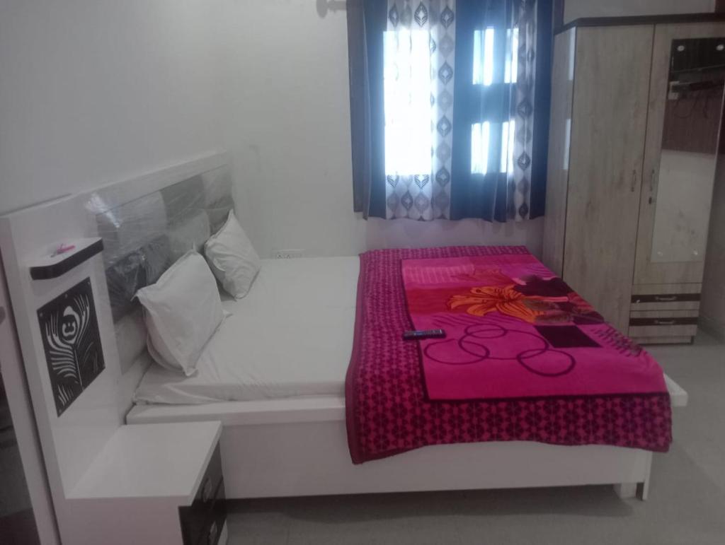 Gopi Dham Hotel by Naavagat