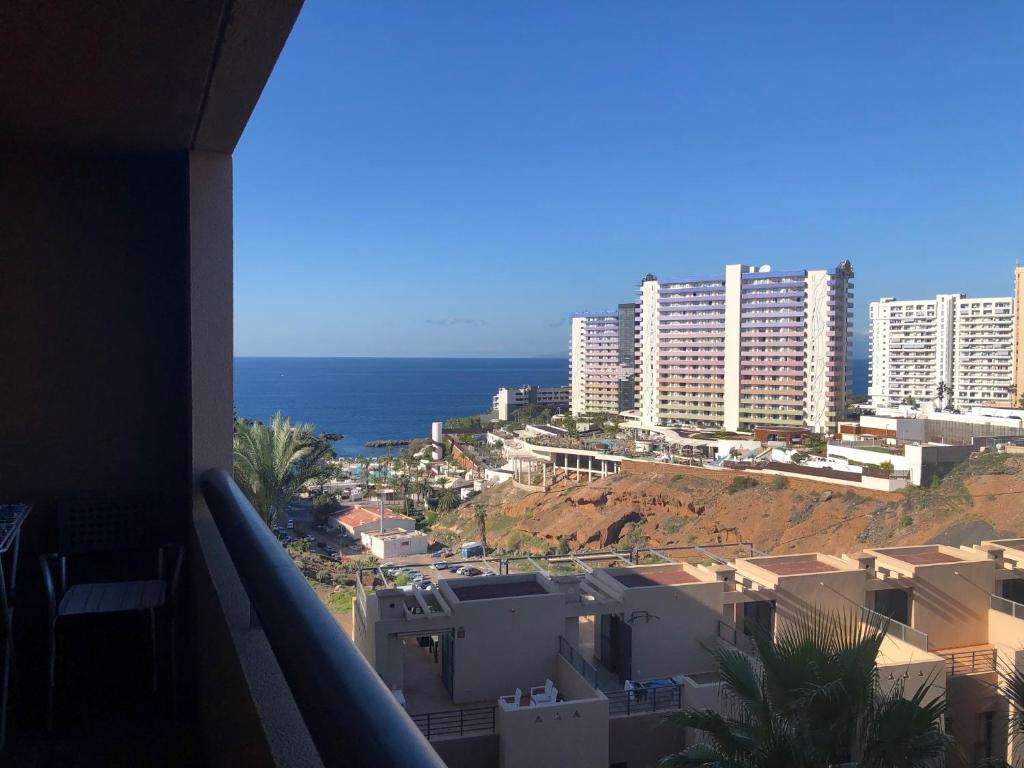 2 bedroom with parking, WiFi, views & heated pool photo 3