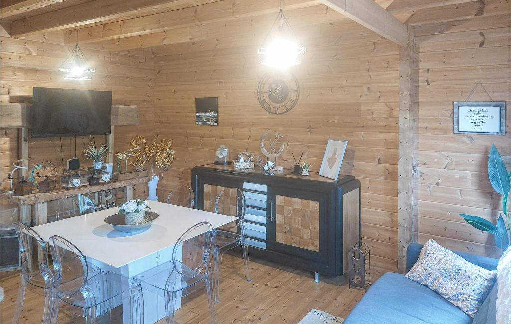 Nice Home In Bourbourg With Wifi And 2 Bedrooms photo 2