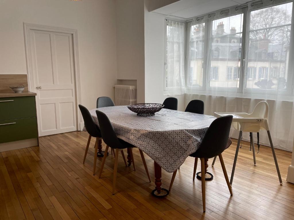 Appt 130m2-Jusqu'à 3 Chambres-Centre ville-Moulins-Le Pal photo 3