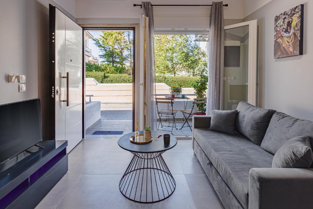 Theo's Cozy Apartment near Athens airport photo 2