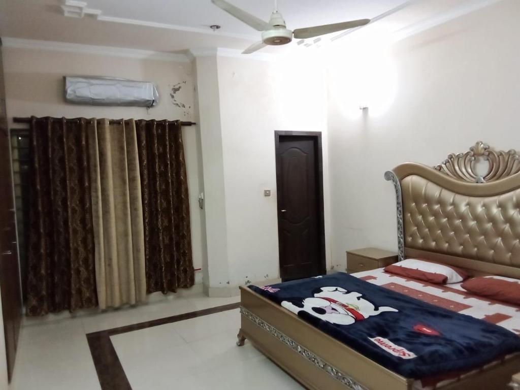 Bahria Town - 10 Marla Two Bed rooms portion for families photo 1